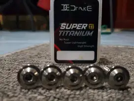 Baut Titanium Drake