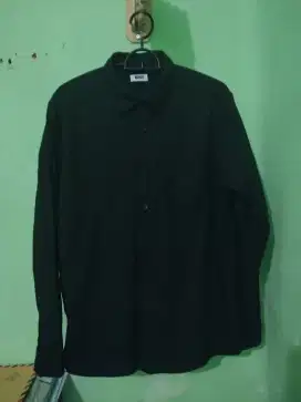 Kemeja hitam black basic m231
