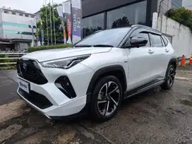 Low KM Toyota Yaris Cross 1.5 S GR HV TSS Two Tone Hybrid-AT 2023 HKS