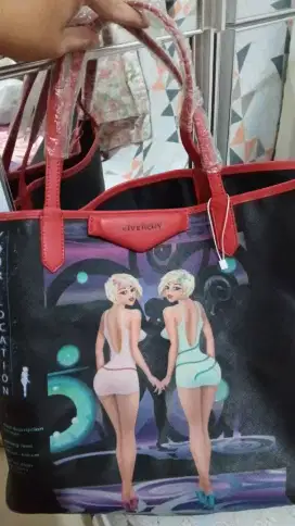 Tas cewe merk givehchy free tas kecil