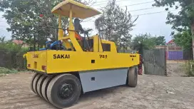 Tire roller sakai ts200