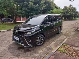 DP RENDAH Toyota Voxy 2.0 Bensin-AT 2018 HITAM RV