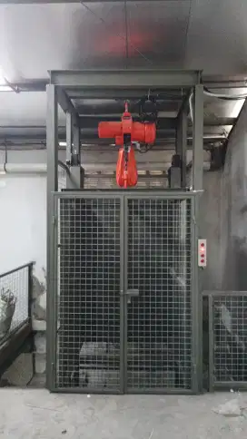 Lift barang kuat