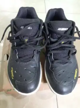 Sepatu yonex SHB 65