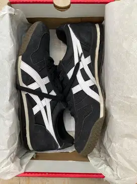 Sepatu Onitsuka tiger (Ultimate 81) black/white