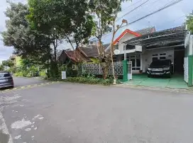RUMAH BESAR DALAM PERUMAHAN ELITE AREA PURWOMARTANI KALASAN SLEMAN