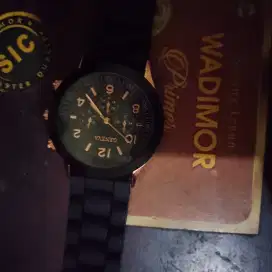Jual cepat jam tangan ya kondisi masih bagus banget