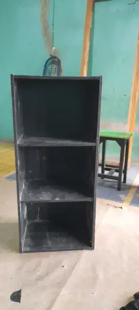 Rak kayu kuat serbaguna