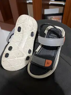Sendal anak like new bru pakai 1 kali ukuran 27