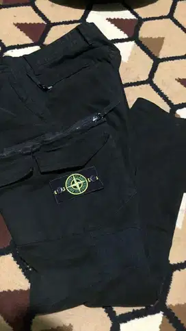 black cargo pants stone island