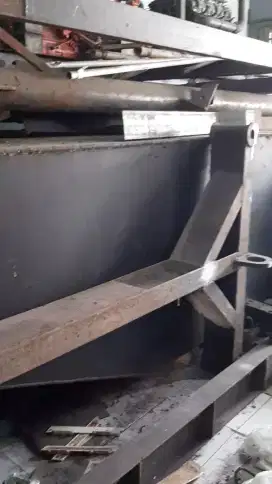 Barang Besi tebal kurng lebih 25ton pipa dan plat besi mesin dll