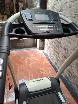 Alat treadmil rithcer