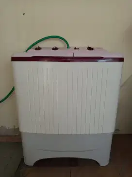 Mesin cuci 2 tabung Polytron