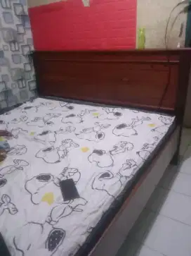 Dipan kayu ukuran 180×200
