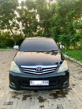 Toyota Kijang Innova 2.0 V Bensin AT 2009