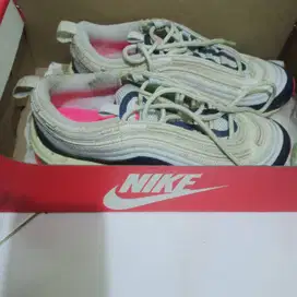 Sepatu second Nike
