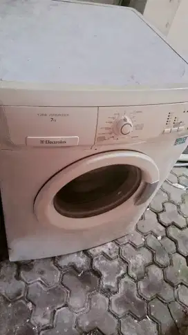 Jual mesin cuci otomatis merk Electrolux pintu depan