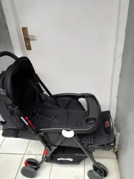 Di jual stroller baby does. Kondisi 99 persen