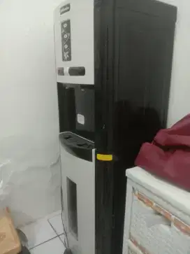 Di jual dispenser galon bawah kondisi 90 persen jarang di pake