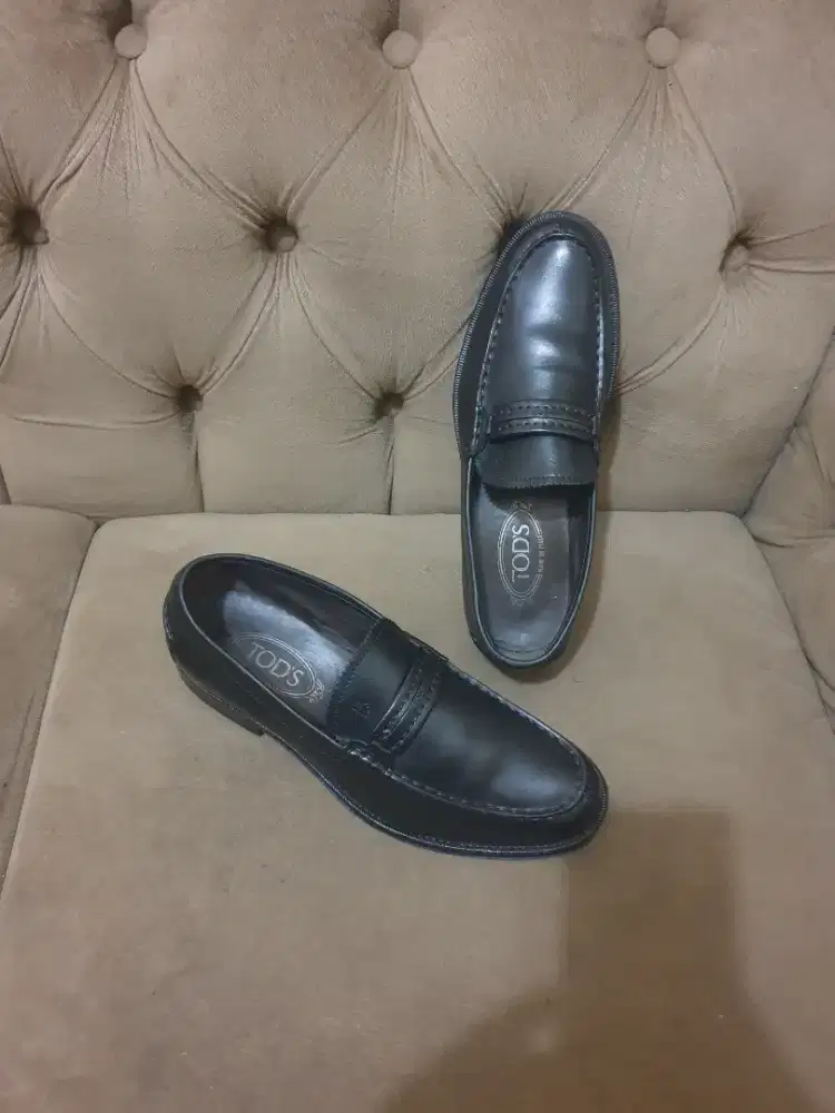 Mulus .authentic sepatu .pantofel tods size 41.5
