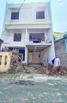 Dijual rumah baru 3 lantai tahap finishing di pasar Minggu Jaksel