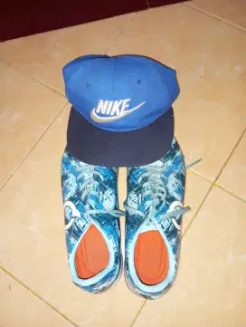 ADA 2 BARANG SEPATU & TOPI