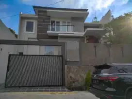 Rumah baru 2 Lt SHM LB 275 m² Taman Borobudur Semarang Barat