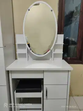 MEJA RIAS BAHAN TEBAL CERMIN OVAL (FREE ONGKIR)
