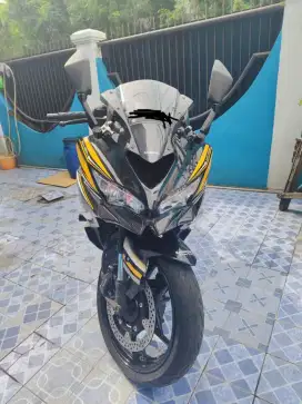 Dijual Kawasaki Ninja ZX25R Hitam Mulus Terawat Low Odo KM 1000