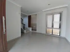 DIJUAL .RUMAH 2 LANTAI DI CLUSTER BARU KOTA WISATA, SIAP HUNI