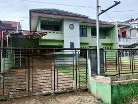 Disewakan Rumah Boulevard komersil di kemang pratama bekasi