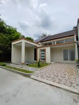 Dijual Rumah Lebar di Komp Halton Place - Medan Denai