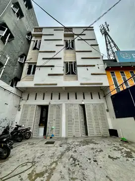 Dijual rumah untuk usaha kos , kondisi tinggal lanjutkan lokasi bagus