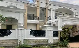 Rumah di Raya Darmo