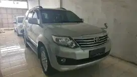 Toyota Fortuner matic bensin 4x4 thn 2011 silver