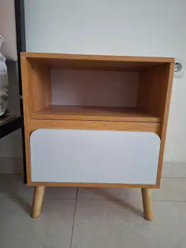 meja nakas, meja samping tempat tidur
