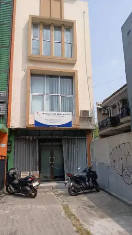 Disewakan ruko bagus  3 lantai daerah margonda