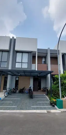 Rumah 2 Lantai di Depan Taman Cluster Magenta Summarecon Bekasi