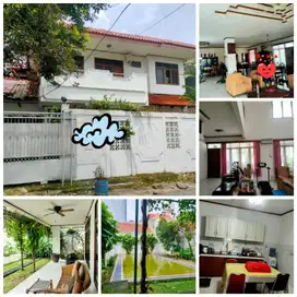 Rumah Besar Cilandak Tengah