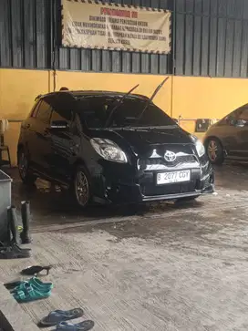 Dijual Toyota Yaris Bapao tahun 2013