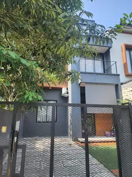 RUMAH CANTIK FURNISHED DEKAT PINTU TOL BSD CITY