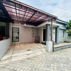 Rumah cantik strategis di Lingkungan perumahan nyaman Jajar
