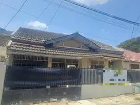 DISEWAKAN RUMAH  RAWAMANGUN