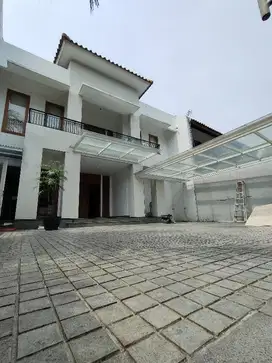 Disewakan rumah bagus semi furnished at Menteng Jakpus