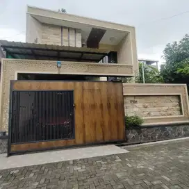 RUMAH MEWAH 3LT BANGUNAN BARU CANDI KALASAN MANYARAN