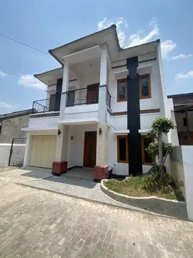 JUAL MURAH RUMAH DUA LANTAI DI SEKITARAN PASAR REJODANI  KM 9 YOGYA