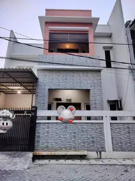 Rumah 2 lt depan taman