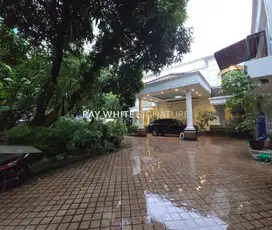 Dijual Rumah Mewah Area Prime Lokasi Tenang di Jl Karang Asem Kuningan