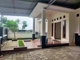 Rumah Luas Barat Alun2&Masjid Raya Madaniyah Karanganyar
