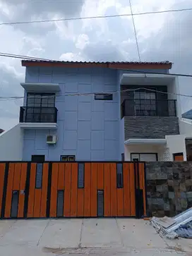 Rumah 2 lantai Siap Huni dalam perumahan Bukit nusa indah Ciputat